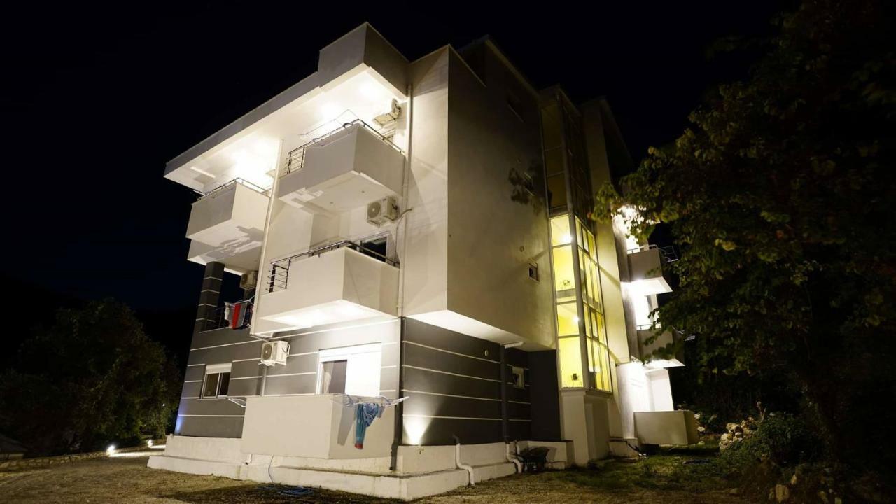 Mimoza Hotel *